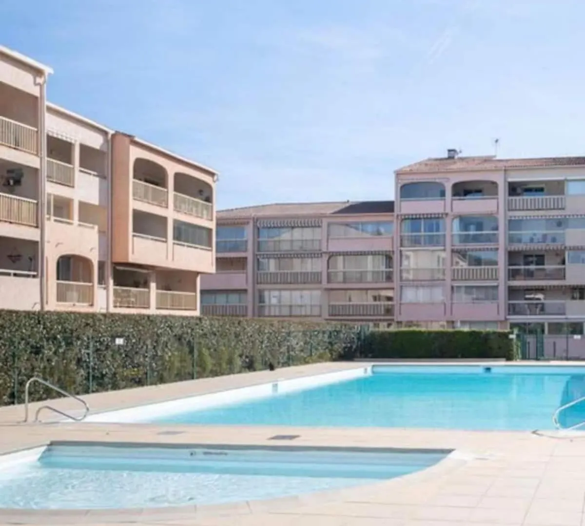 Charmant 2P Entierement Renove , Piscine , 1 Km De La Plage Sainte-Maxime Daire