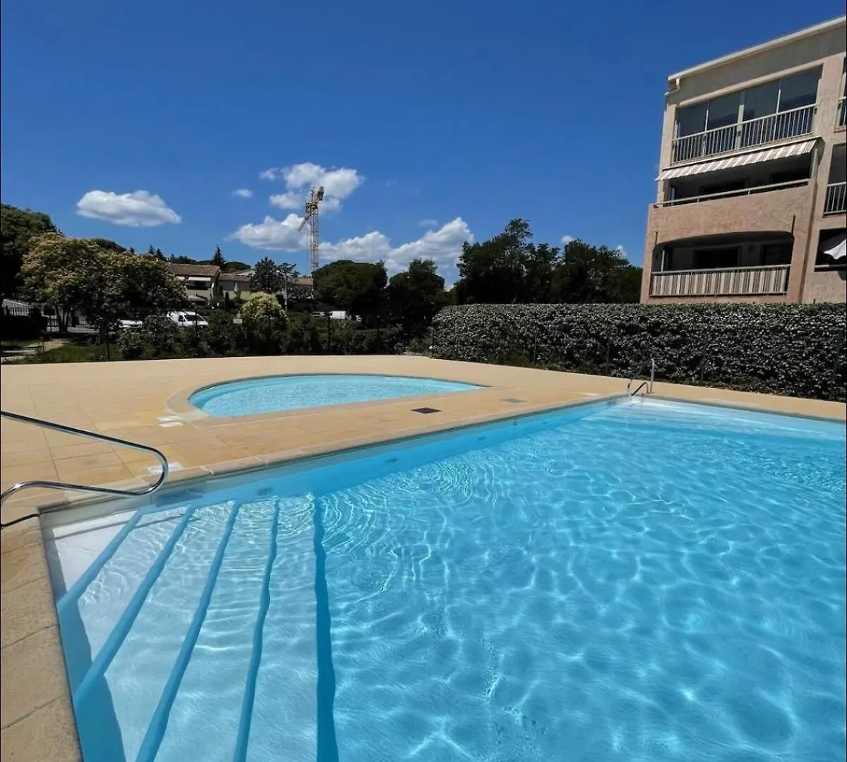 Charmant 2P Entierement Renove , Piscine , 1 Km De La Plage Sainte-Maxime